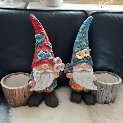 2 PUUTARHATONTTUA RUUKULLA, 45 cm