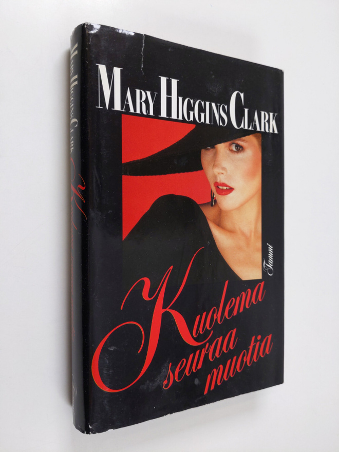 Mary Higgins Clark : Kuolema seuraa muotia