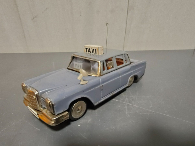 Peltiauto Mercedes-Benz  TAXI