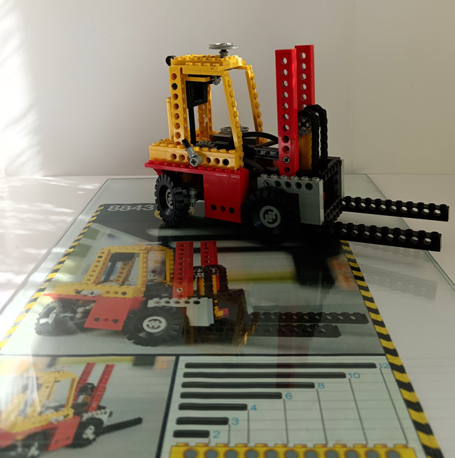 Lego technic 8843 Trukki vuodelta 1984