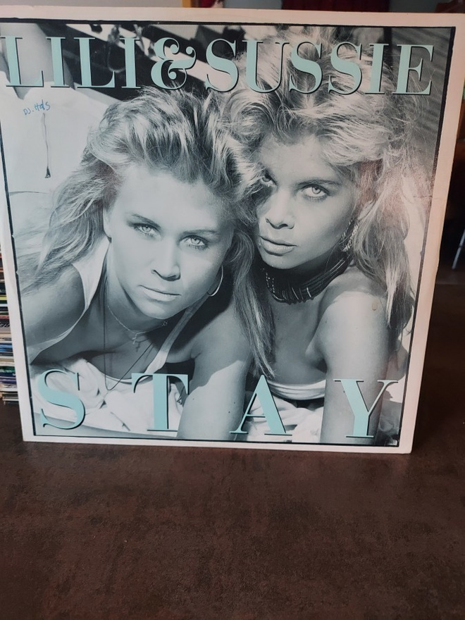 Lili & Sussie - Stay
