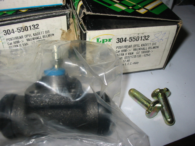 Kadett D/E takajarrusylinterit, 3kpl uudet paketissa