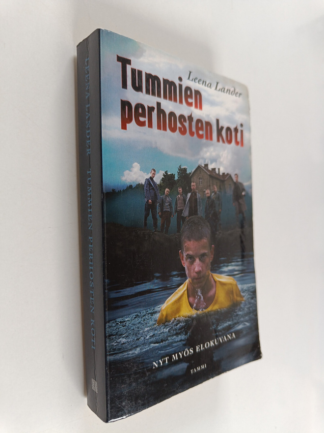Leena Lander : Tummien perhosten koti