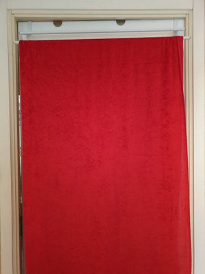 Punaista joustoplyyssiä 2,80x1,50 m