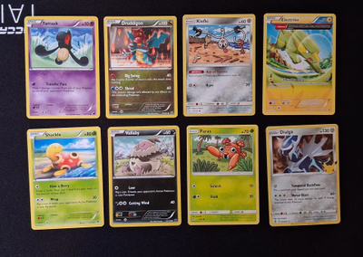 Pokemon kortit 8kpl (#85 eri sarjoista)