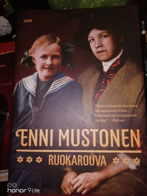 Enni Mustonen Ruokarouva