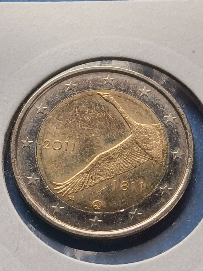 Suomalainen 2€ erikoiseuro kierrosta rahakehyksessä!