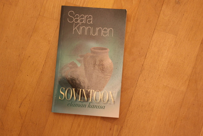 Saara Kinnunen Sovintoon elämän kanssa A3