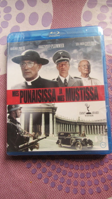 Mies punaisissa ja mies mustissa Blu-ray