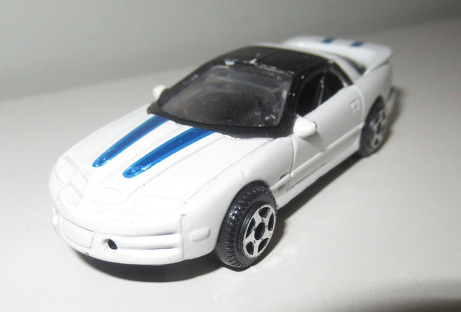 Pontiac Firebird 1999 pienoismalli, pit. 7,3cm