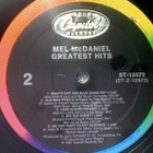 MEL McDANIEL  ::  GREATEST HITS  ::   VINYYLI  LP      1987 - pikkukuva 4