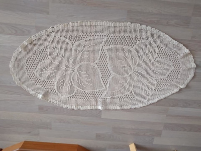 Ovaalin muotoinen koko n.110x45 cm