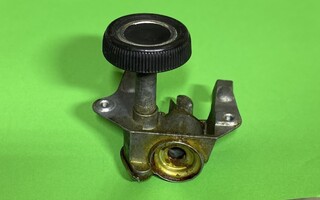 TUULETUSIKKUNAN  MEKANISMI  MERCEDES W110