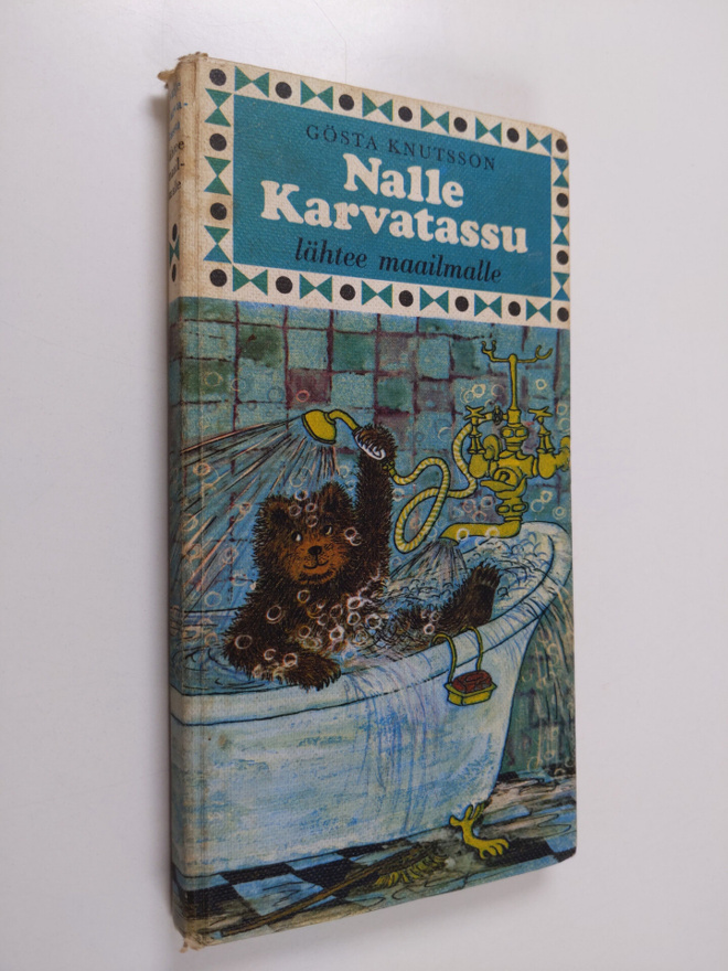Gösta Knutsson : Nalle Karvatassu lähtee maailmalle