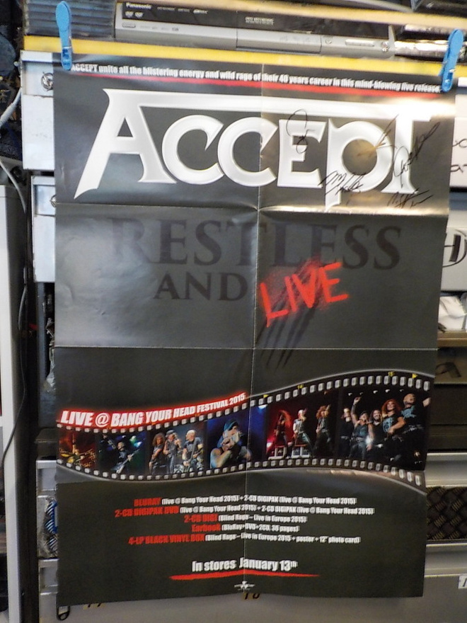 ACCEPT - RESTLESS & LIVE PROMO JULISTE BÄNDIN NIMMAREILLA