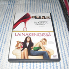 PAHOLAINEN PUKEUTUU PRADAAN + LAINAKENGISSÄ (tuplaboksi)*** - pikkukuva 1