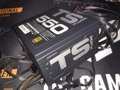 Virtalähde - XFX TS 550 (550 Wattinen)