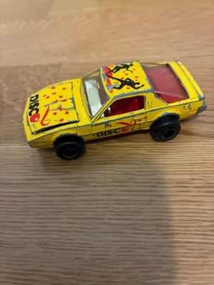 Pontiac keltainen Majorette vanha pikkuauto n 1/64