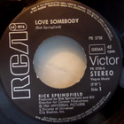 RICK SPRINGFIELD  ::  LOVE SOMEBODY  ::  VINYYLI 7"     1984 - pikkukuva 2
