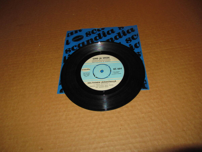 Simo ja Spede 7" Keltainen jäänsärkijä/Raikulipoika v.1966