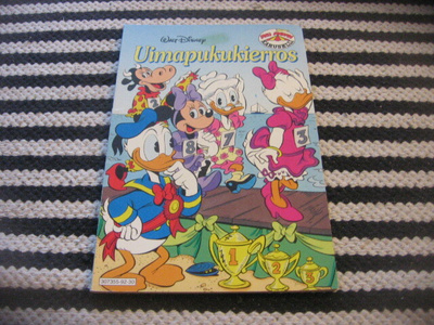 Aku Ankan karuselli: Uimapukukierros