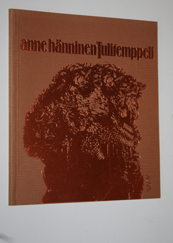Anne Hänninen : Tulitemppeli : runoja