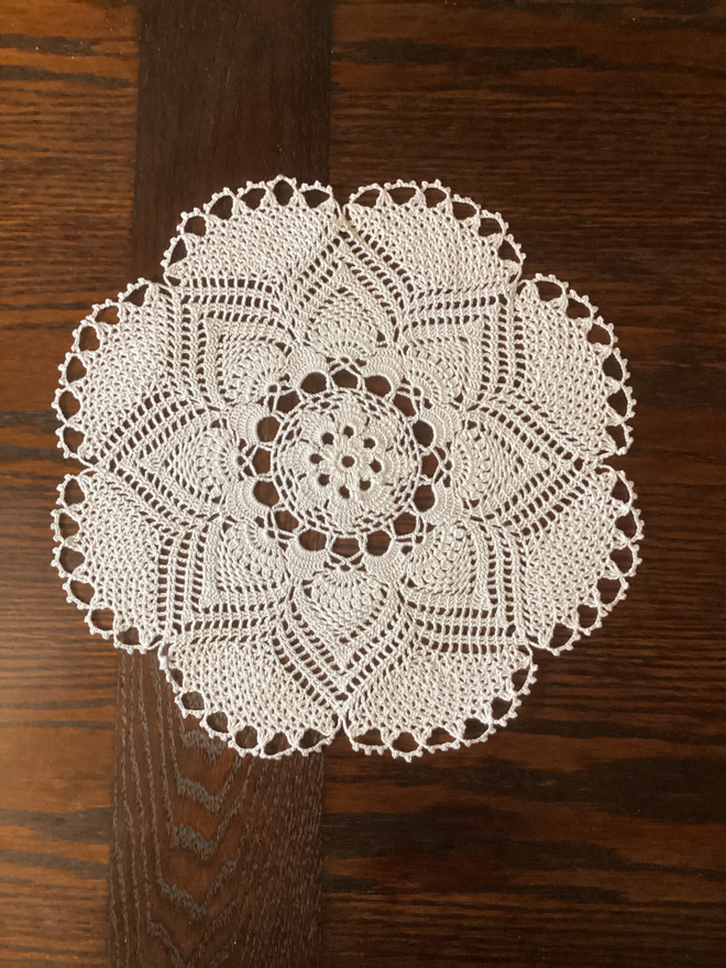 Pitsiliina (virkattu valk.kalalanka)Läpimitta 38cm