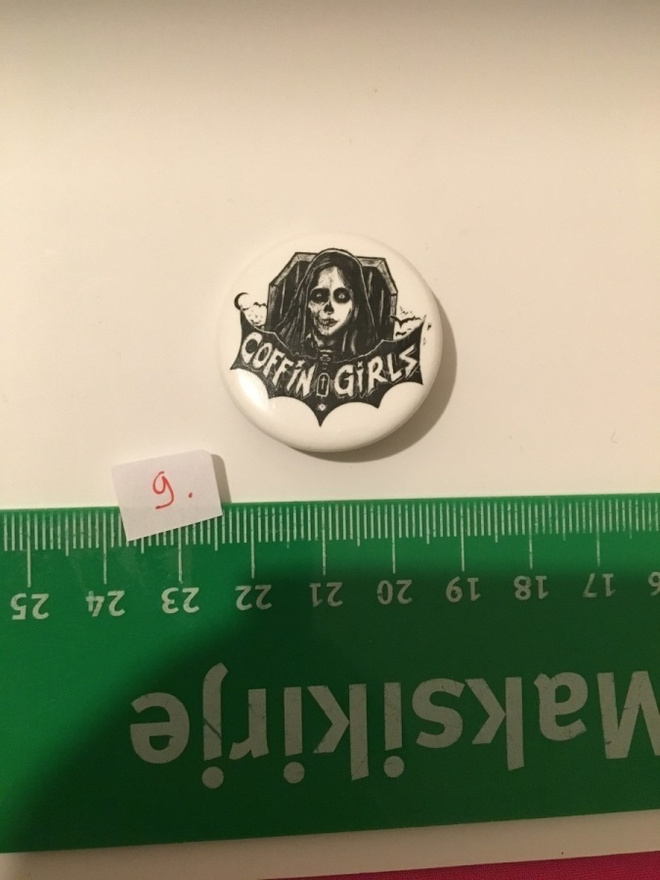 rintamerkki  nro 9 : Coffin girls