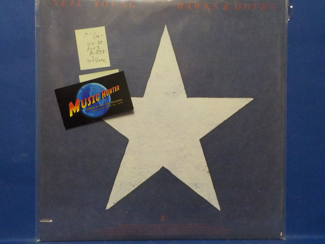 NEIL YOUNG - HAWKS & DOVES - US 1980 NOV 3 M-/M- LP