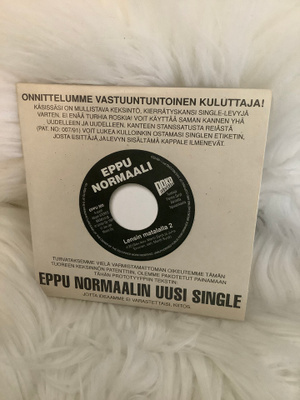 EPPU NORMAALI:LENSIN MATALALLA 2 / PISSAA JA KAKKAA
