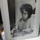 CHER B/W KUVA NIMMARILLA - pikkukuva 1