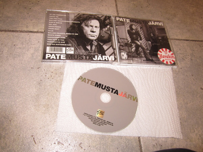 Pate Mustajärvi – Musta