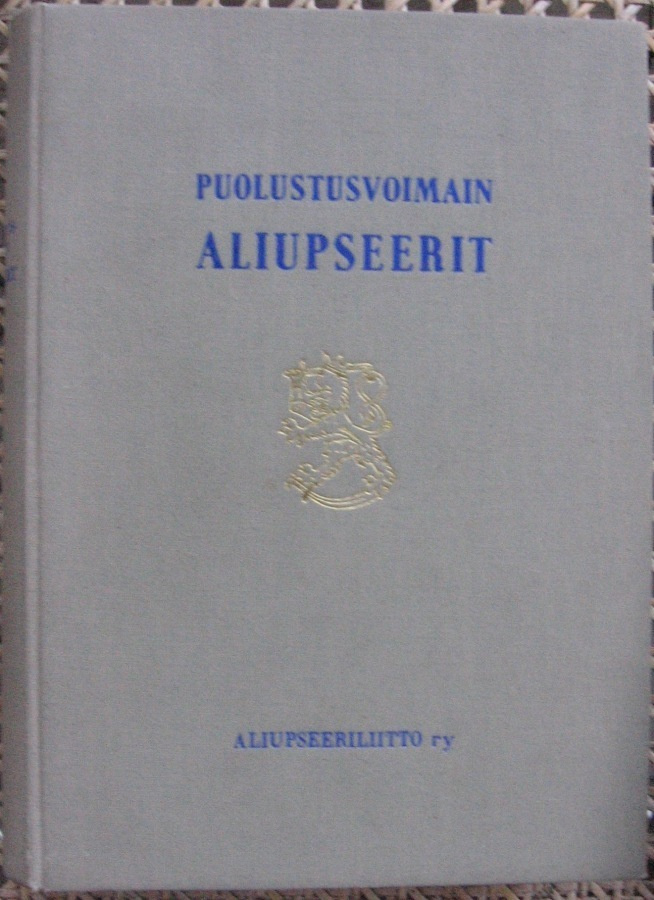 Altti Saloila (t.): Puolustusvoimain aliupseerit.