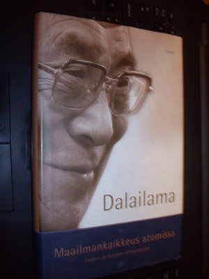 Dalailama: Maailmankaikkeus atomissa (1p.2006) Sis.postikulu