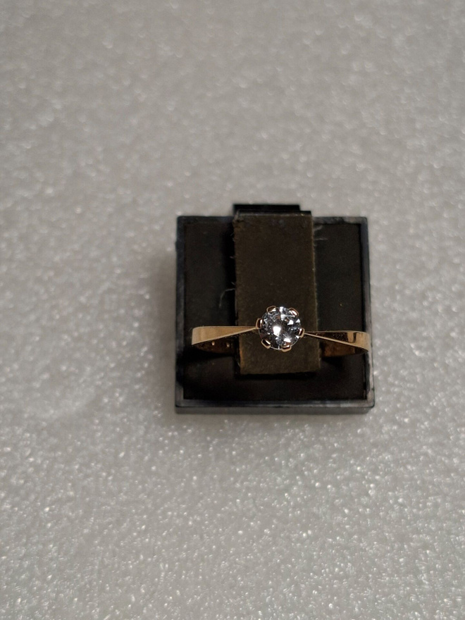 Kultainen Zircon sormus Uusi