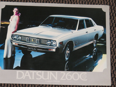 1972 Datsun 260C Custom De Luxe esite - KUIN UUSI