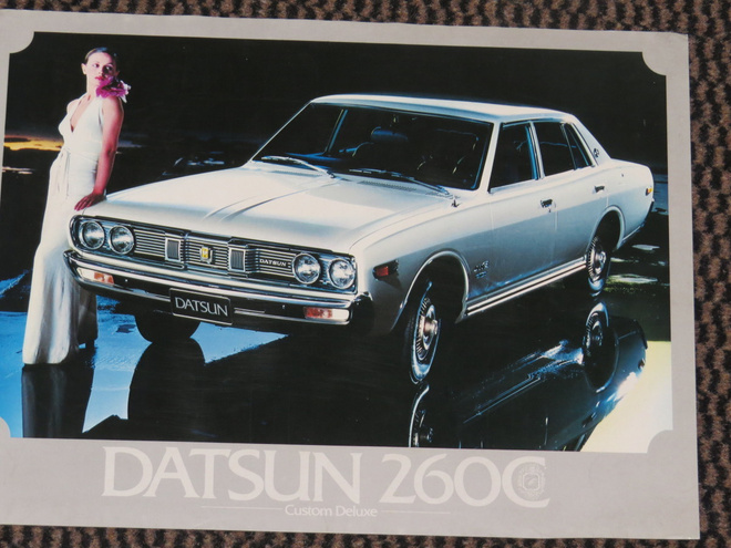 1972 Datsun 260C Custom De Luxe esite - KUIN UUSI