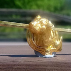 Kullanvärinen solmioneula (pidike), pituus 59 mm. Leimattu C - pikkukuva 4