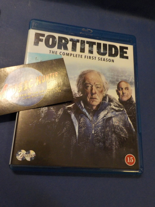 FORTITUDE THE COMPLETE FIRST SEASON 2x BLU-RAY (W)