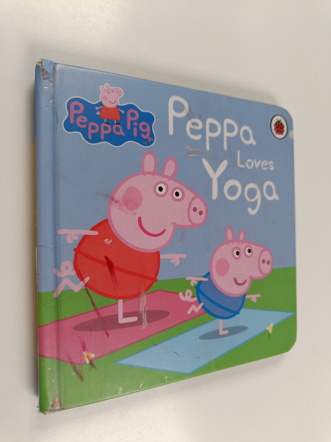 Lauren Holowaty : Peppa loves yoga