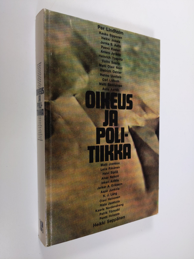 Per ym. Lindholm : Oikeus ja politiikka