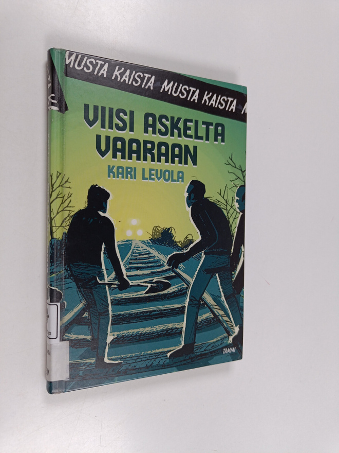Kari Levola : Viisi askelta vaaraan