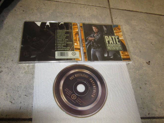 PAPE MUSTAJÄRVI - PATENTOITU ( uudenveroinen CD )