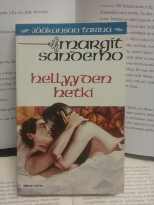 Margit Sandemo - Hellyyden hetki (pokkari)