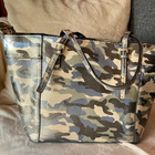 GUESS upea  tilava laukku maastokuosi camo olkalaukku - pikkukuva 5