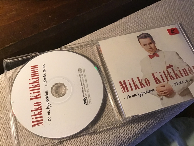 Mikko Kilkkinen . Yö on kyynelten CDS single