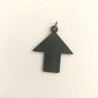 Metallinen nuoli / logo riipus - pikkukuva 2