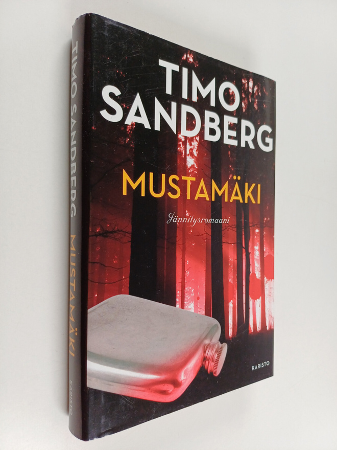 Timo Sandberg : Mustamäki : jännitysromaani