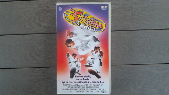 VHS: 3 Ninjaa Sotapolulla (Victor Wong 1995)