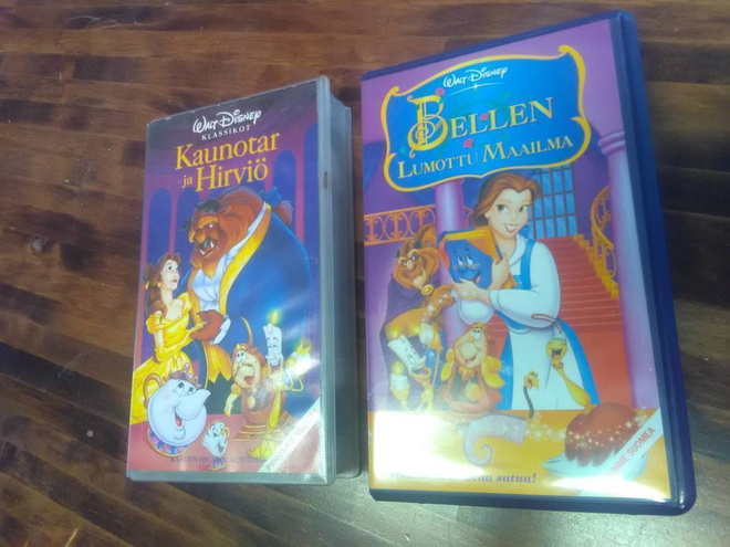 Kaunotar ja Hirviö sekä Bellen Lumottu Maailma VHS